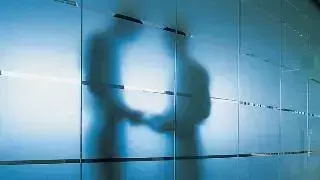 IPO敏感期核心创始人“暗修栈道”隐瞒风险“值得买”值得上市？